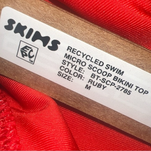 SKIMS RECYCLED SIGNATURE SWIM MICRO SCOOP BIKINI TOP | Color: Ruby | NEW/NWT!💋 - Picture 8 of 8